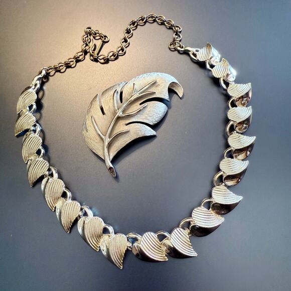 Vintage Jewelry - Vintage Silver Tone Leaf Inspired Brooch & Collar Necklace